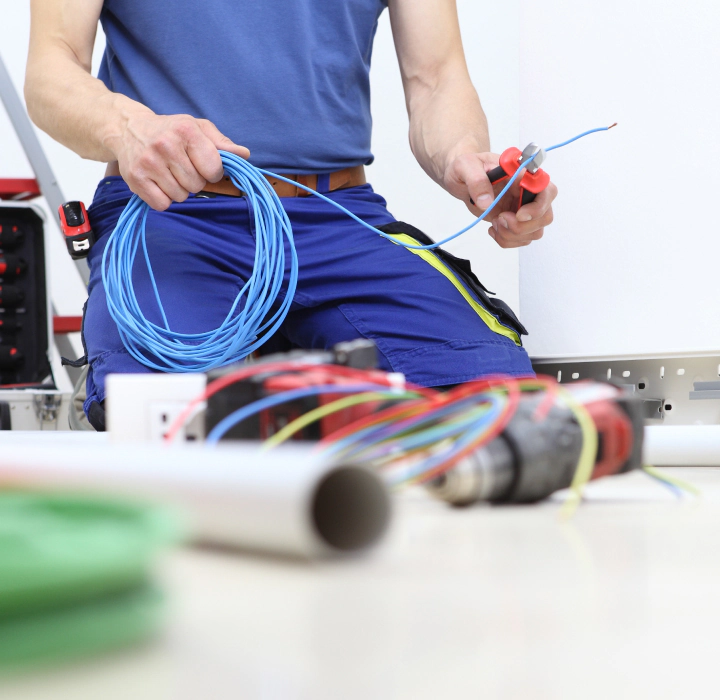 electrician cutting wires
